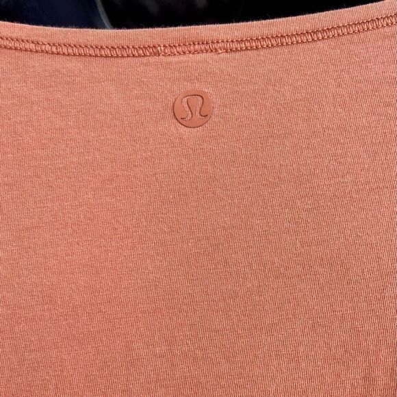 Lululemon Women’s Short Sleeve Tee Size 2 - Picture 4 of 11